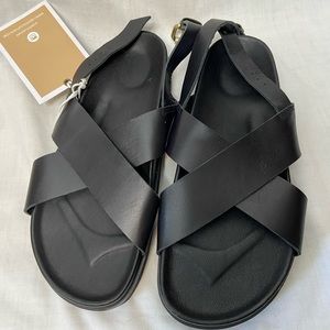 NWT LIBERTE LEATHER Sandals Sz 7